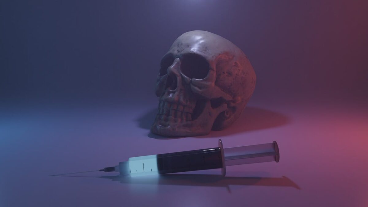 skull, syringe, vaccine, covid19, covid, covid-19, pandemic, injection, vaccination, virus, corona, coronavirus, epidemic, medicine